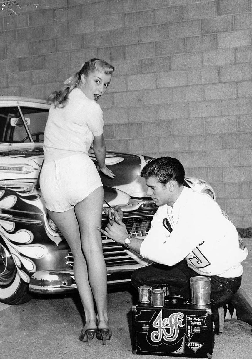 sexy chicks are banging in a classic vintage scene