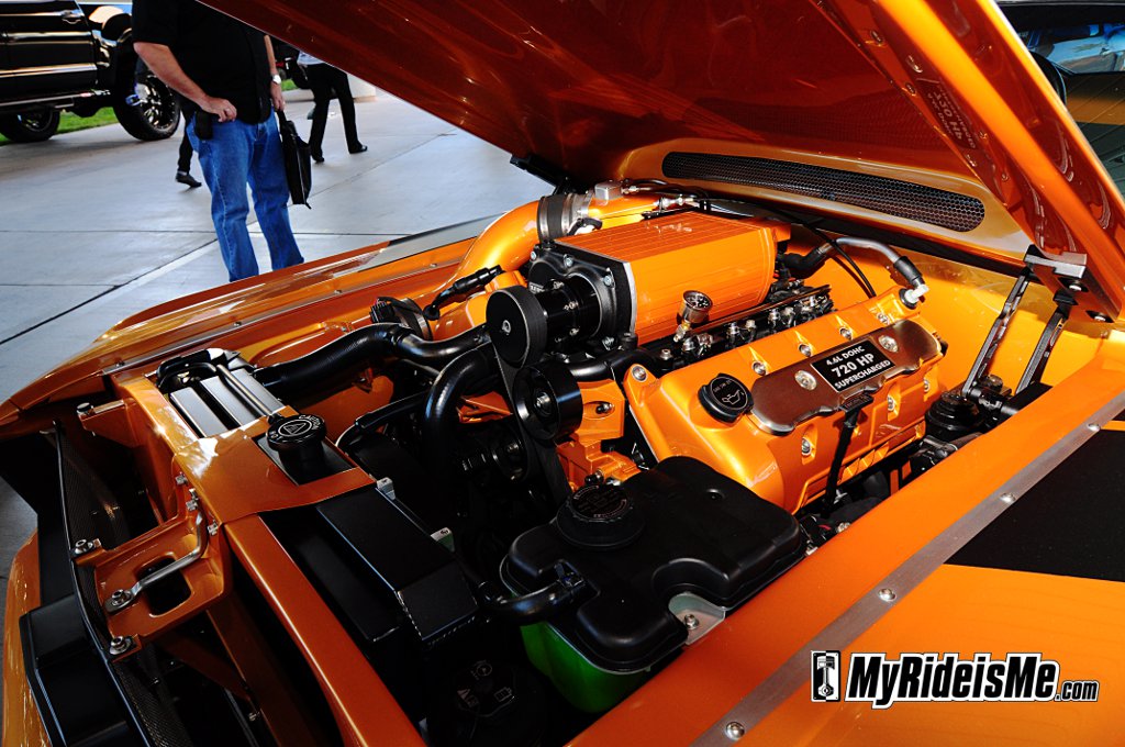 SEMA-2010-American-Muscle-Car-Mustang-engine.JPG